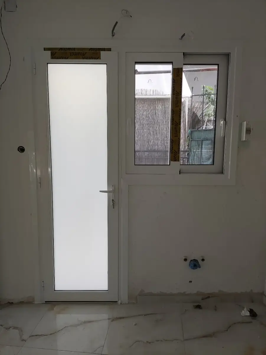 Πόρτα και συρόμενο παράθυρο αλουμινίου