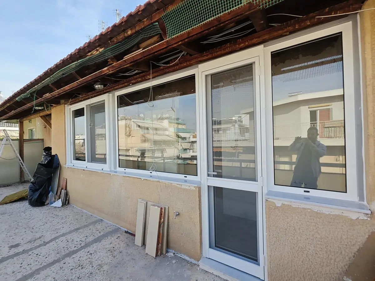 Σύνθεση ενεργειακών κουφωμάτων αλουμινίου σε κατοικία